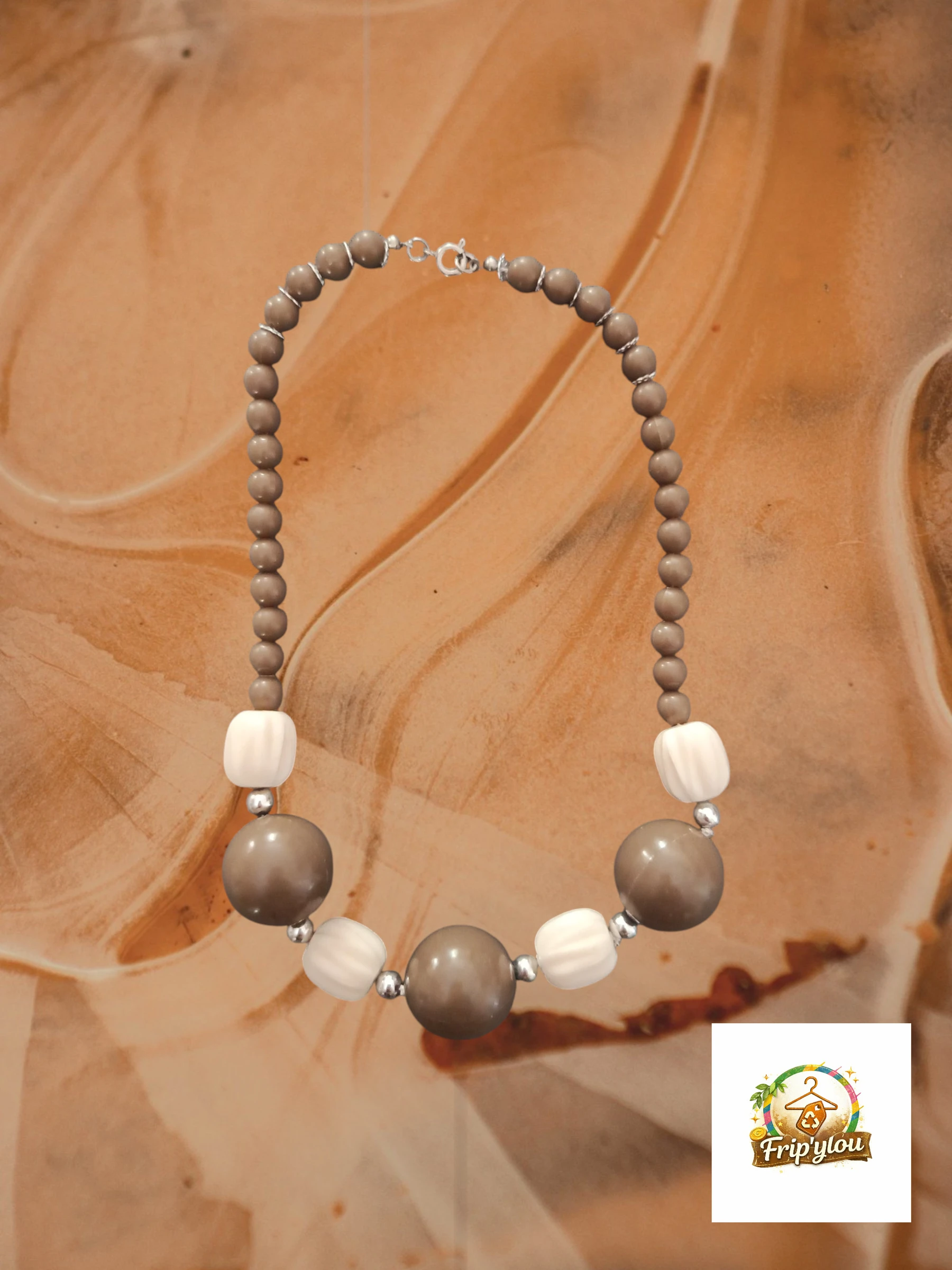 Collier ras de cou 44 cm perles taupe et ivoire – Style vintage chic A1738